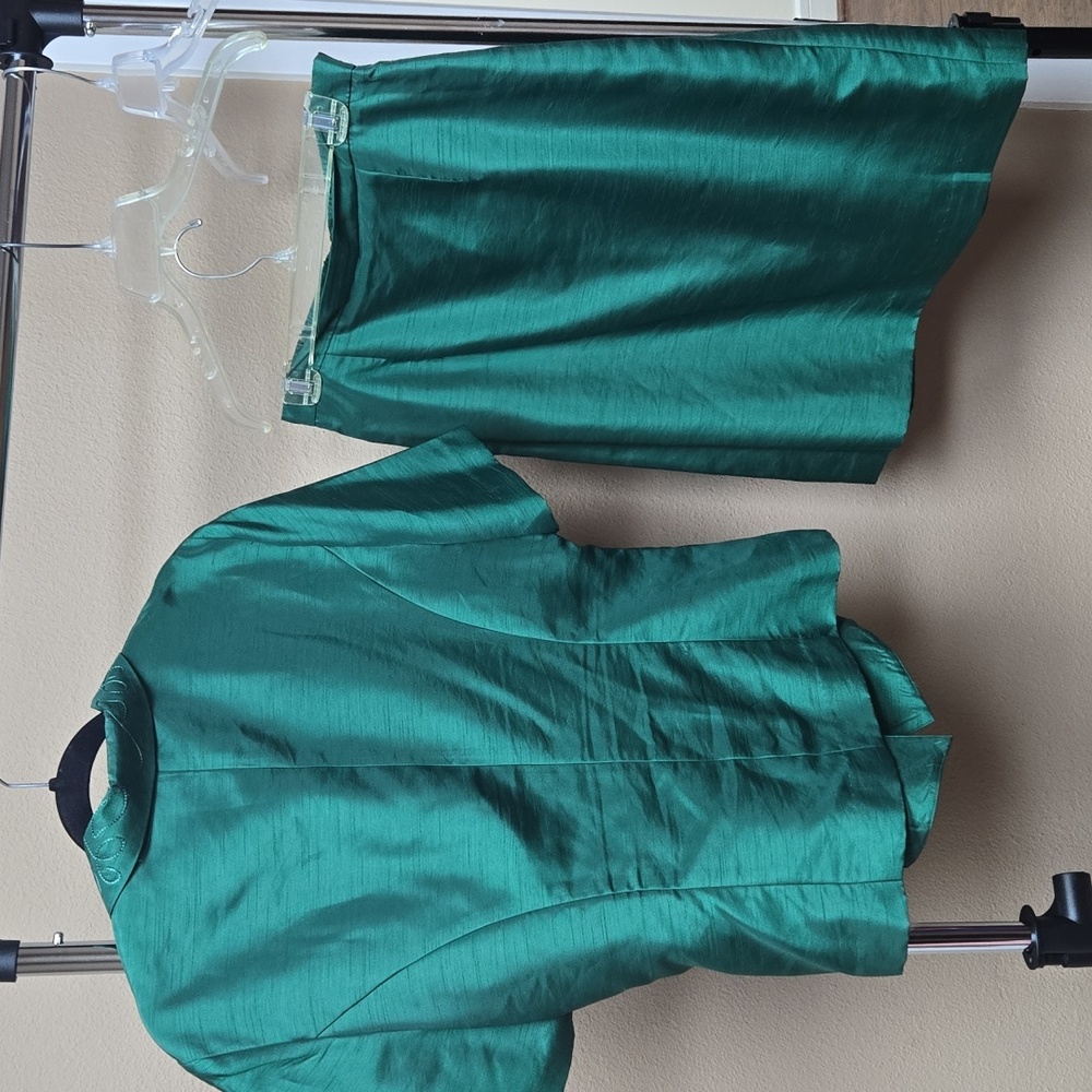 Green Embroidered Two-Piece Set - Picture 4 of 5